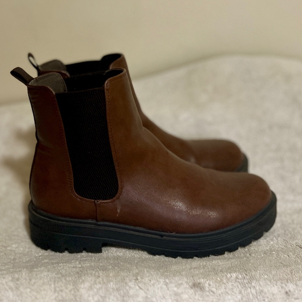 Brown Chelsea Boots 8.5 Soda